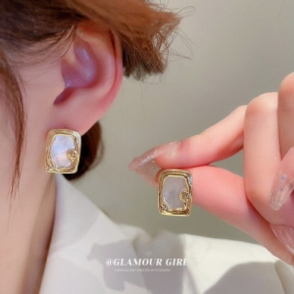 Pleasing Golden Plated Rectangle Stud Earring