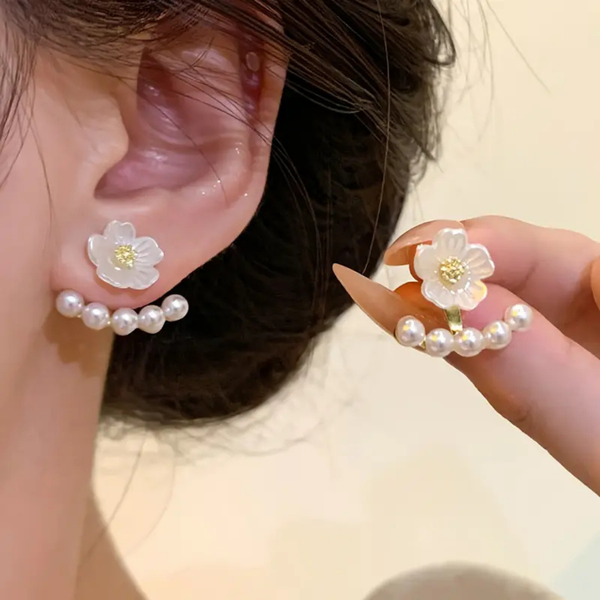 White Flower Pearl Earring