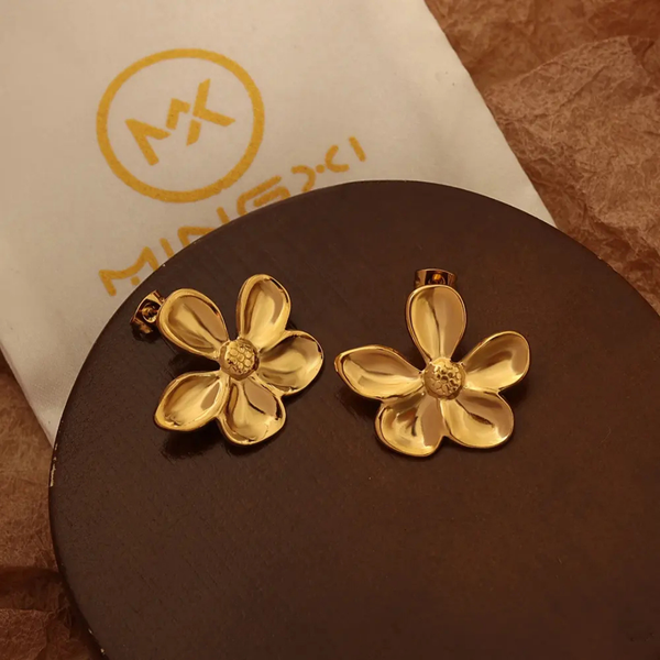 Anti tarnish golden luxury earrings