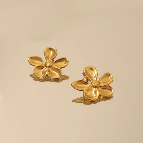 Anti tarnish golden luxury earrings