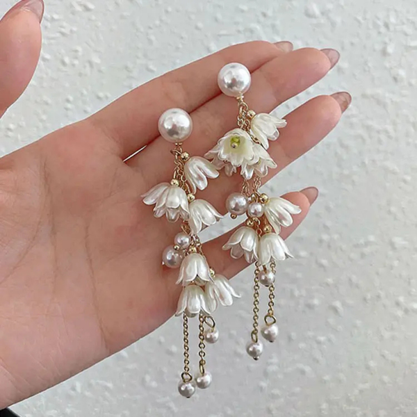 White Flower Pearl Tassel Earring
