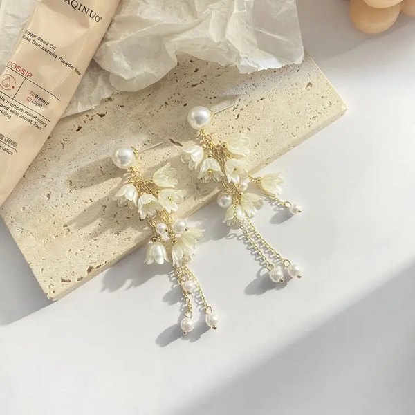 White Flower Pearl Tassel Earring