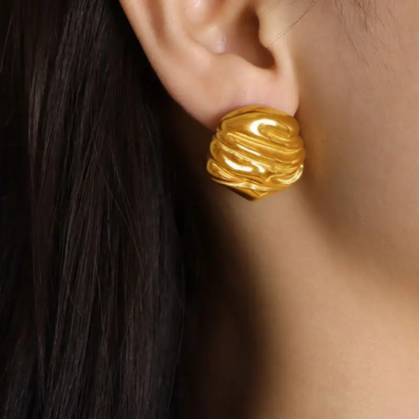 Anti tarnish wave gold earrings