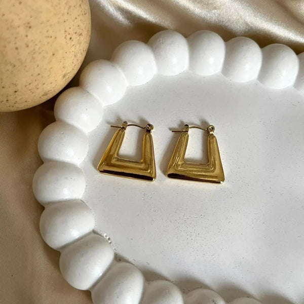 Anti tarnish U shape earrings