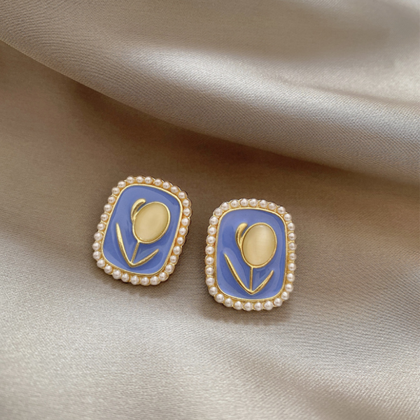 Arzonai Contemporary Stud Earrings