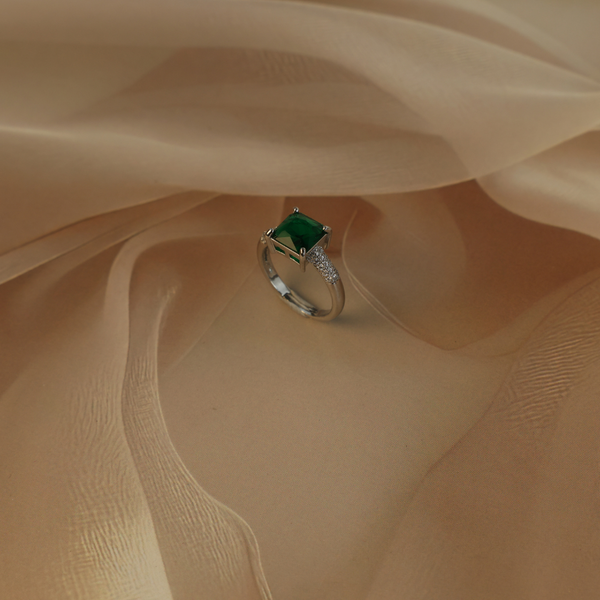 Love lucky stone ring