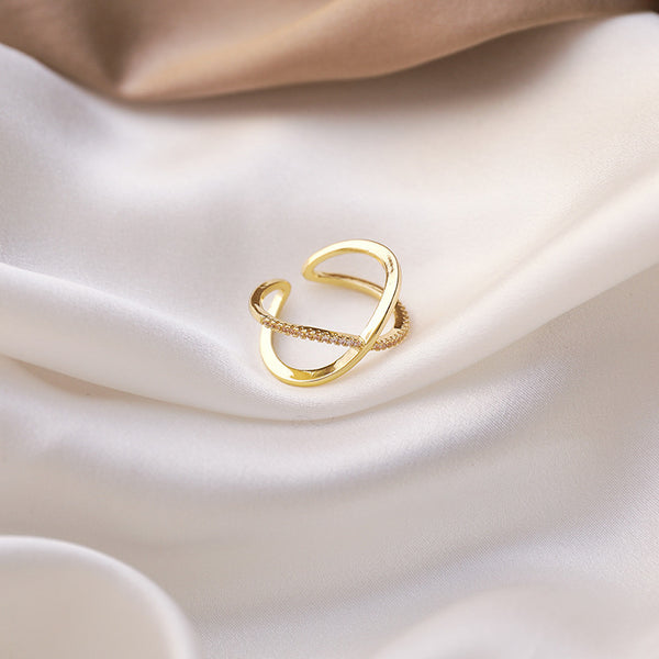 Twist of Grace Golden Ring