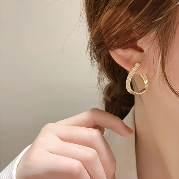 Elegant Gold Teardrop Earrings
