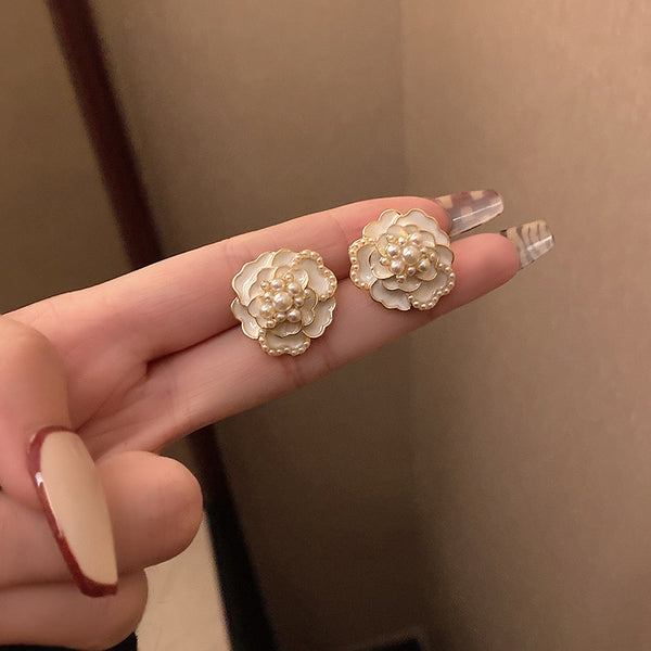 Camellia flower shaped pearl earrings