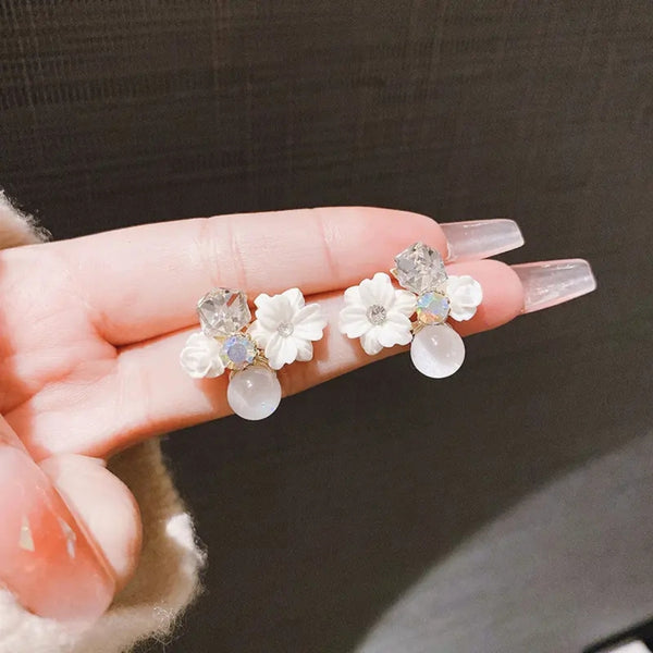 White Flower & Monalisa Pearl Earrings
