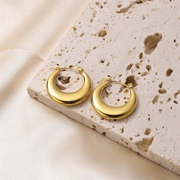 Anti tarnish simple golden earrings