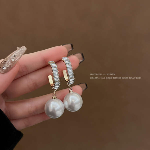 Beaded Crystal Big Pearl Earring