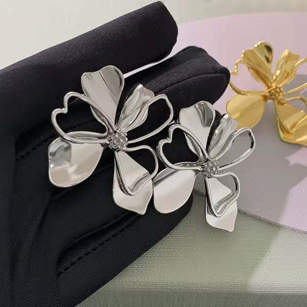Trendy flower earrings