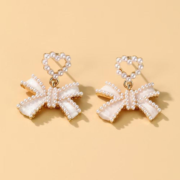 Heart Shaped Pearl Bow Earring