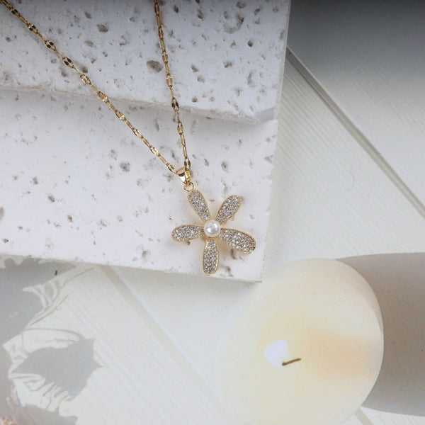 Elegant Rhinestone Pearl Decor Flower Pendant Necklace