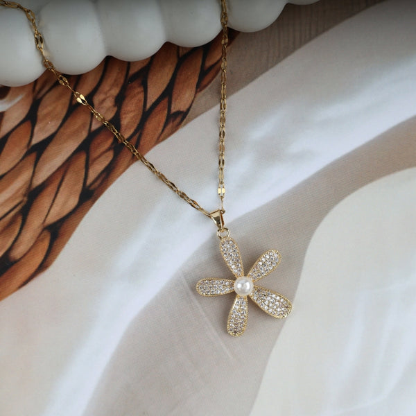 Elegant Rhinestone Pearl Decor Flower Pendant Necklace