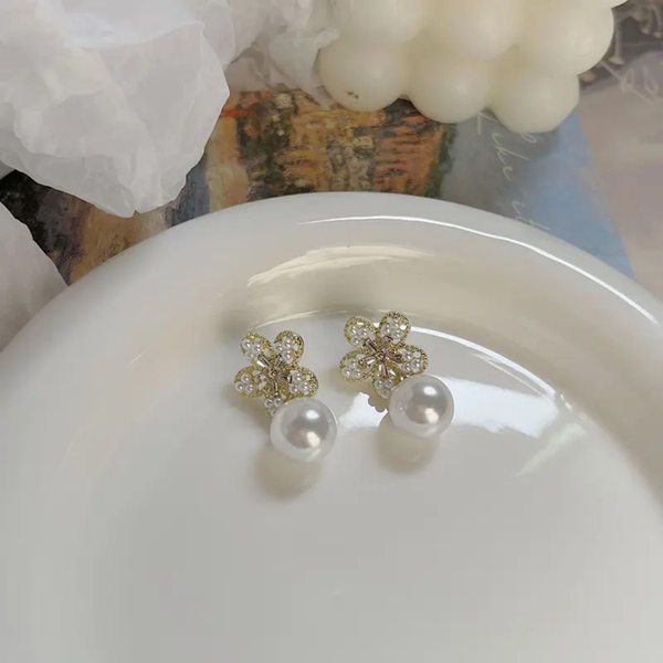 Floral Pearl Earrings