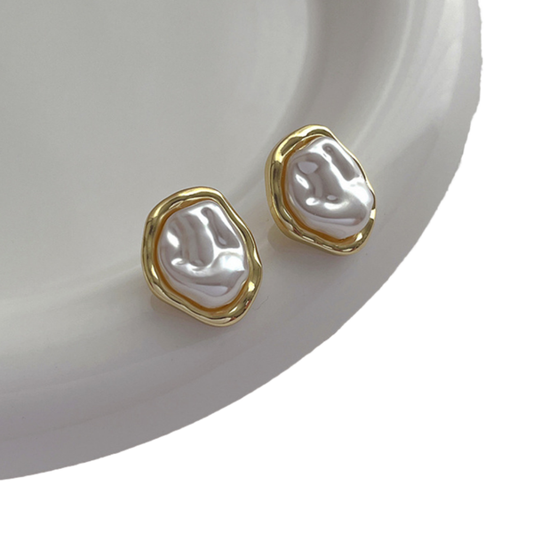 Korean Classic Baroque Imitation Pearl Stud Earrings