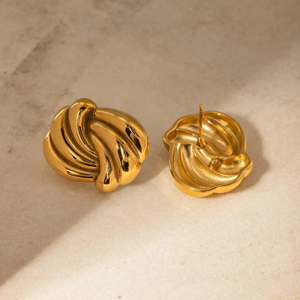 Anti tarnish stylish golden earrings