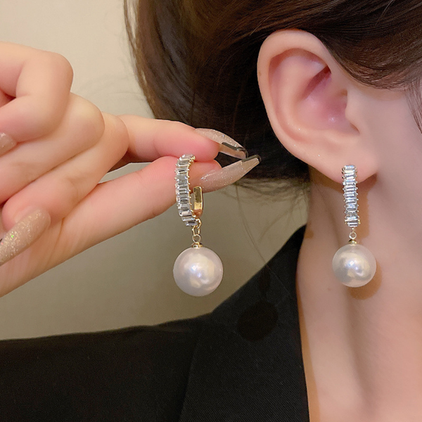 Beaded Crystal Big Pearl Earring