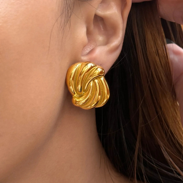 Anti tarnish stylish golden earrings