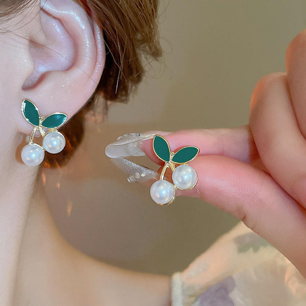 Charming Dual Leaf Earring