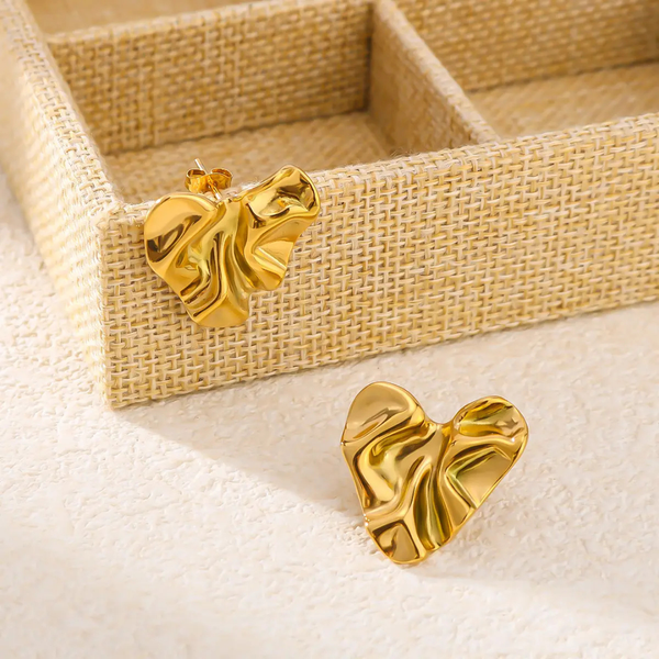 Anti tarnish heart shaped earrings