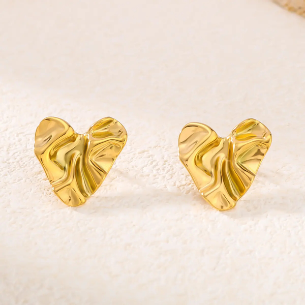 Anti tarnish heart shaped earrings