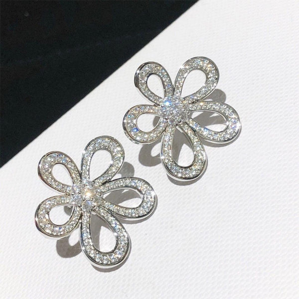Silver flower stud earring