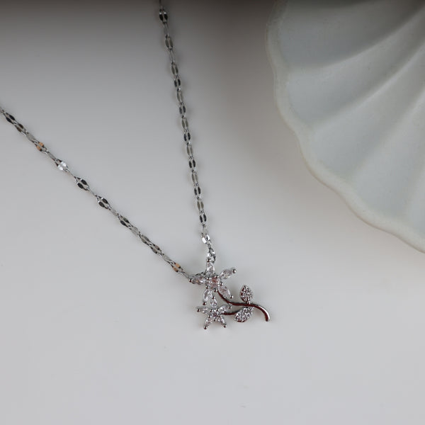 Silver Plated chain With Beautiful Flower Pendant Necklace
