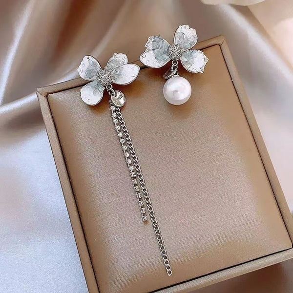 Stylsih pearl & flower earring