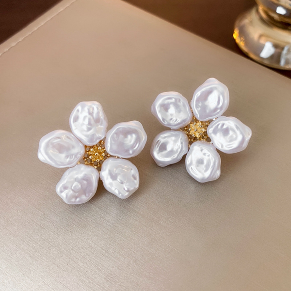 White Pearls and Flowers Earrings