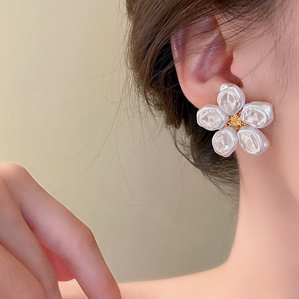 White Pearls and Flowers Earrings