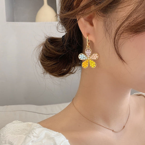 Flower Dangle Daisy Earring