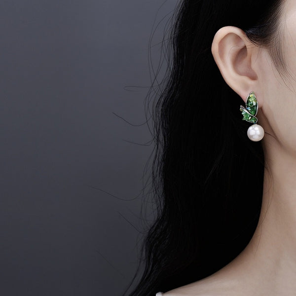 Green crystal leaf pearl earrings