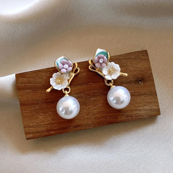 Flower pearl dangle earrings
