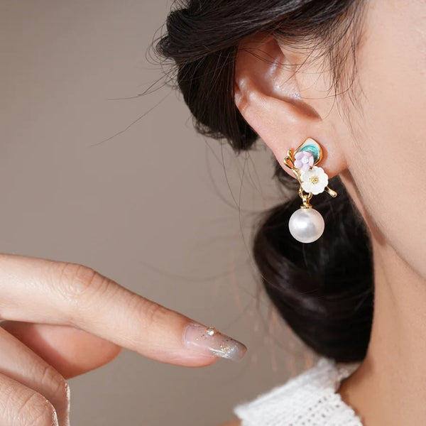 Flower pearl dangle earrings