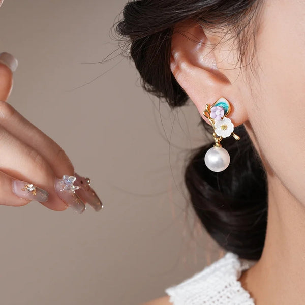 Flower pearl dangle earrings