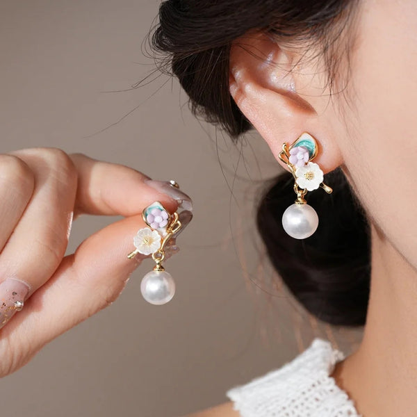 Flower pearl dangle earrings