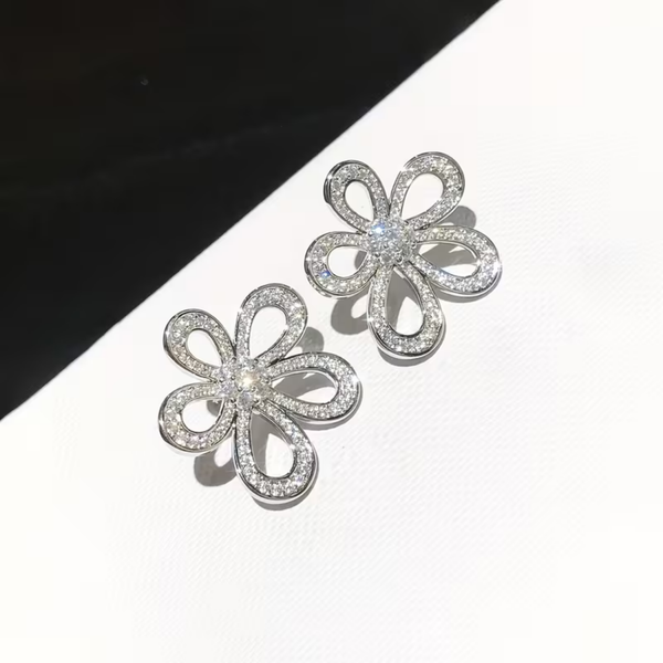 Silver flower stud earring