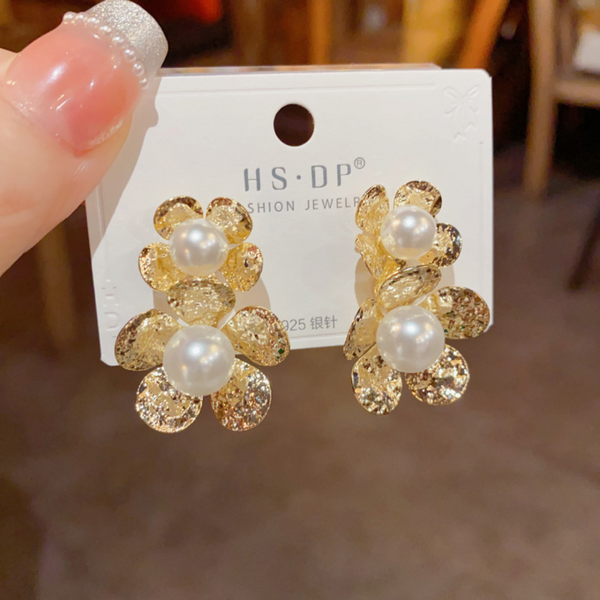 Golden Shine Flower Pearl Earring
