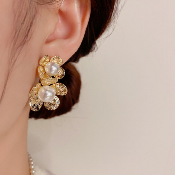 Golden Shine Flower Pearl Earring