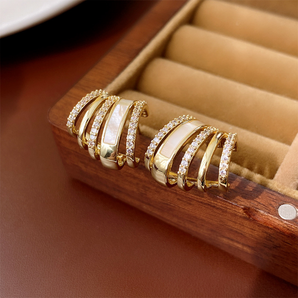 Attractive Half Circle Hoop Earring