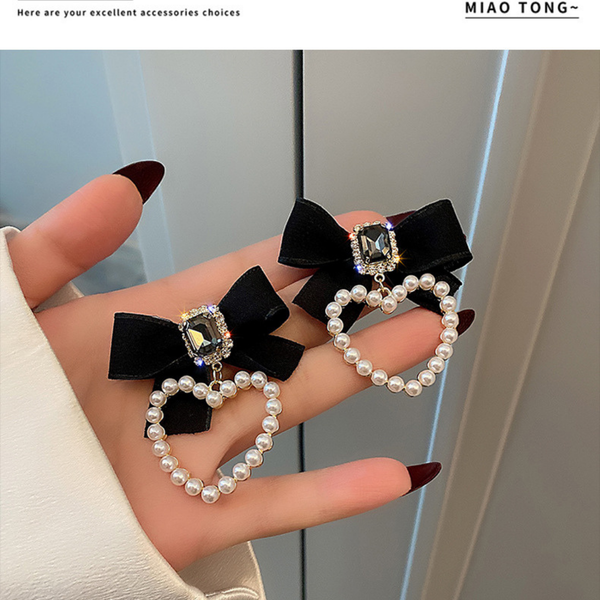 Delightful Black Bow Heart Earring