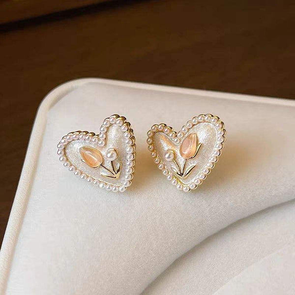 Cute Mini Heart White Pearl Earring