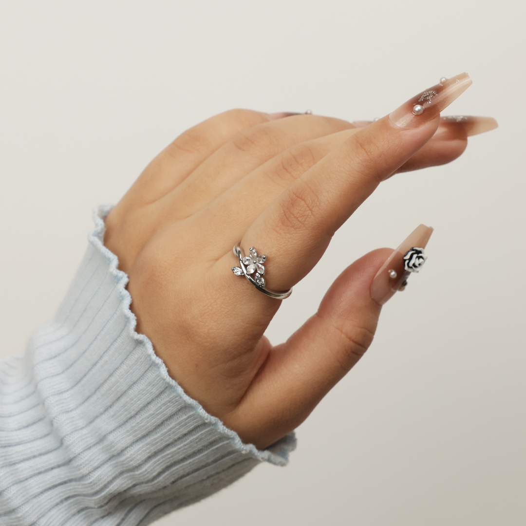 Sparkling floral ring