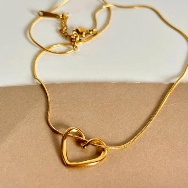 Golden heart chain necklace pendant