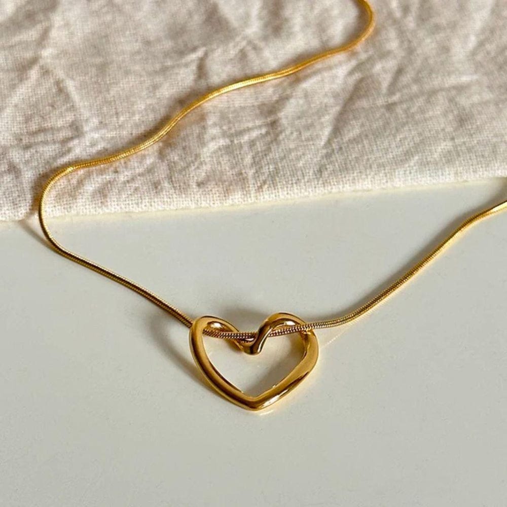 Golden heart chain necklace pendant