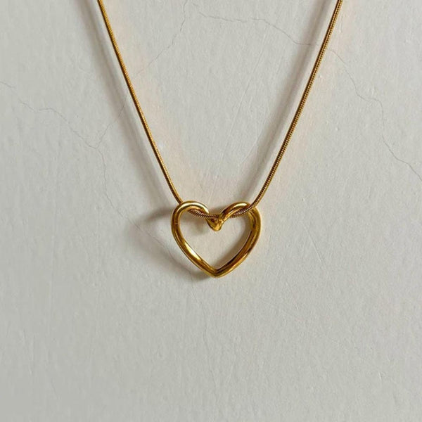 Golden heart chain necklace pendant