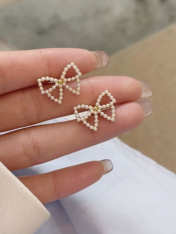Bow Shaped Pearl Earrings